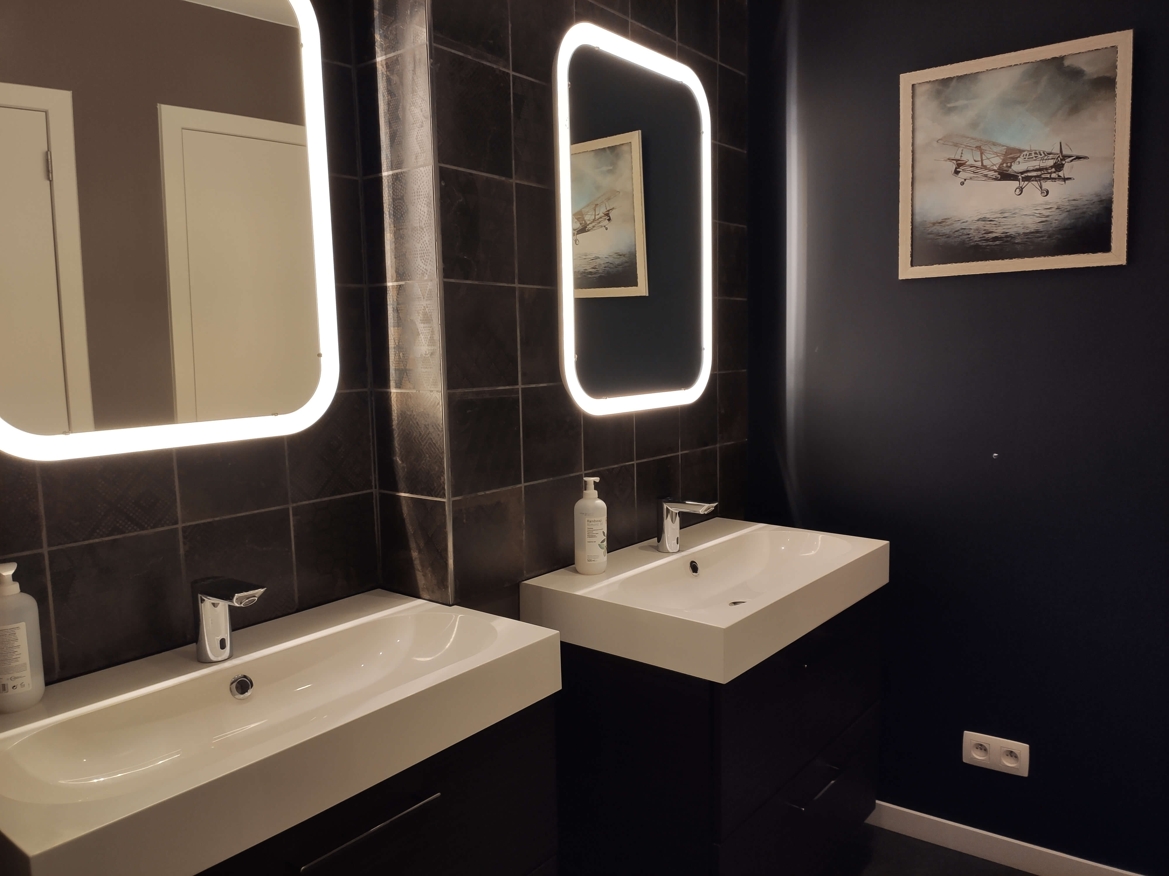 coworking with bathroom in brussels belgium